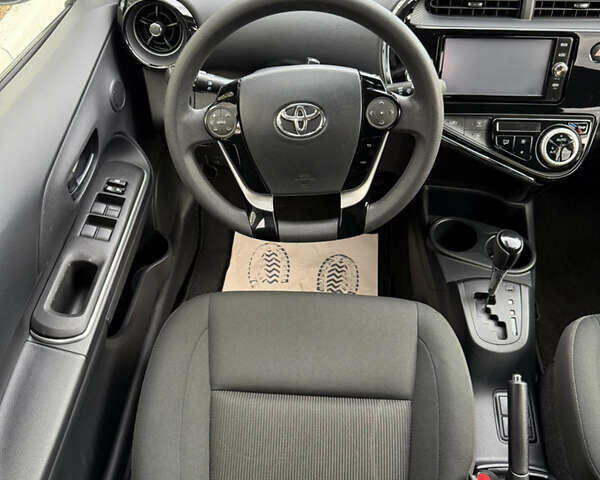 Білий Тойота Aqua, об'ємом двигуна 1.5 л та пробігом 86 тис. км за 12800 $, фото 38 на Automoto.ua