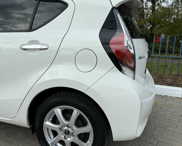 Білий Тойота Aqua, об'ємом двигуна 1.5 л та пробігом 86 тис. км за 12800 $, фото 9 на Automoto.ua