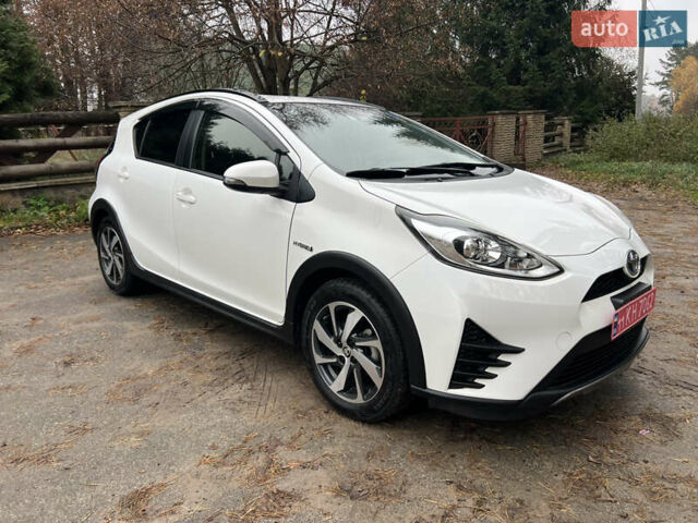 Белый Тойота Aqua, объемом двигателя 1.5 л и пробегом 61 тыс. км за 13200 $, фото 4 на Automoto.ua