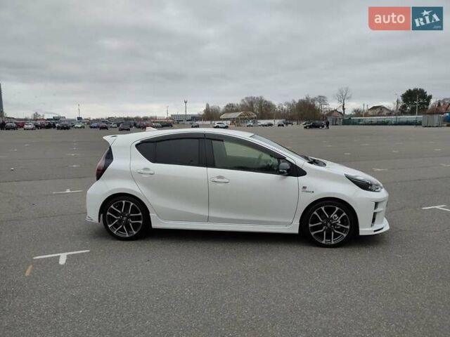 Білий Тойота Aqua, об'ємом двигуна 1.5 л та пробігом 42 тис. км за 14500 $, фото 3 на Automoto.ua