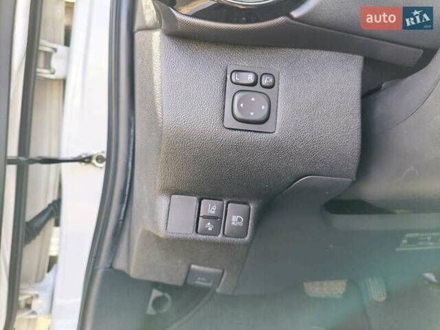 Белый Тойота Aqua, объемом двигателя 1.5 л и пробегом 73 тыс. км за 12900 $, фото 21 на Automoto.ua