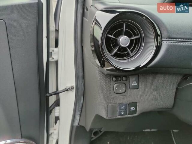 Білий Тойота Aqua, об'ємом двигуна 1.5 л та пробігом 42 тис. км за 14500 $, фото 16 на Automoto.ua