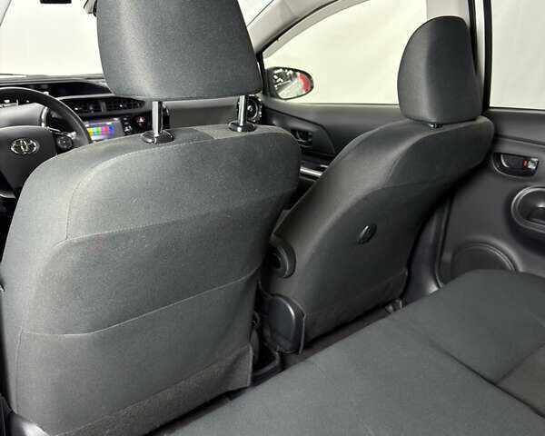 Білий Тойота Aqua, об'ємом двигуна 1.5 л та пробігом 87 тис. км за 13200 $, фото 39 на Automoto.ua