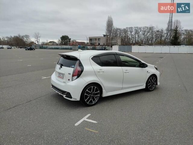 Білий Тойота Aqua, об'ємом двигуна 1.5 л та пробігом 42 тис. км за 14500 $, фото 4 на Automoto.ua