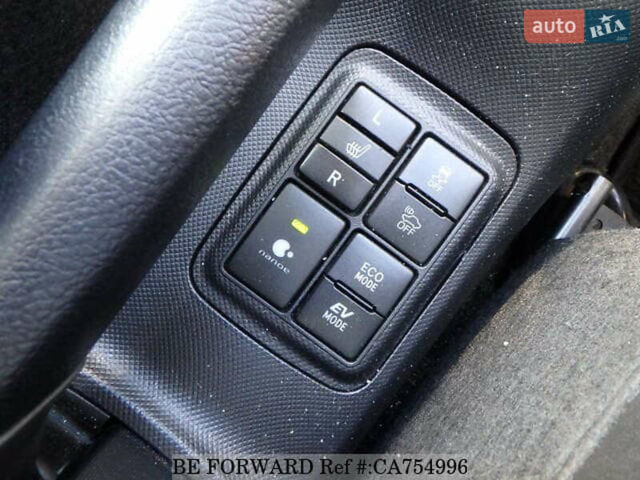 Белый Тойота Aqua, объемом двигателя 1.5 л и пробегом 79 тыс. км за 12700 $, фото 39 на Automoto.ua