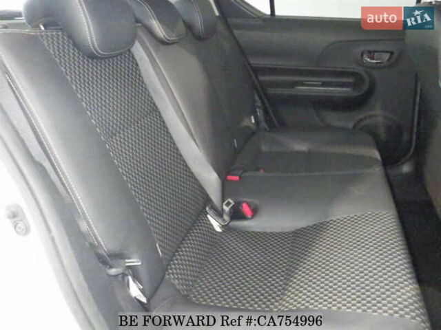 Белый Тойота Aqua, объемом двигателя 1.5 л и пробегом 79 тыс. км за 12700 $, фото 49 на Automoto.ua