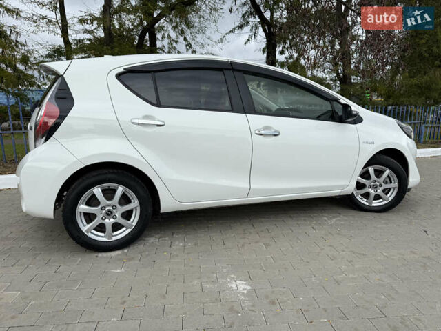 Білий Тойота Aqua, об'ємом двигуна 1.5 л та пробігом 86 тис. км за 12800 $, фото 6 на Automoto.ua