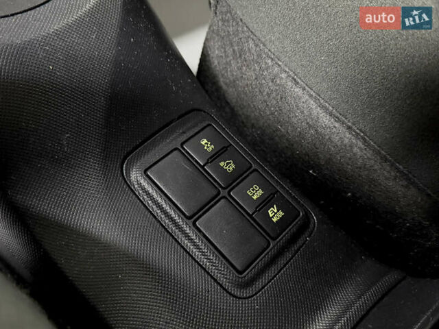 Білий Тойота Aqua, об'ємом двигуна 1.5 л та пробігом 87 тис. км за 13200 $, фото 28 на Automoto.ua