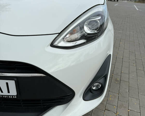 Білий Тойота Aqua, об'ємом двигуна 1.5 л та пробігом 86 тис. км за 12800 $, фото 20 на Automoto.ua