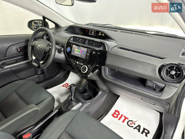 Білий Тойота Aqua, об'ємом двигуна 1.5 л та пробігом 87 тис. км за 13200 $, фото 35 на Automoto.ua