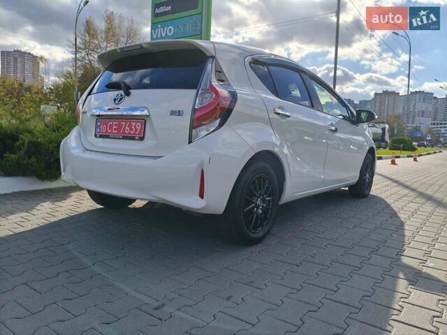 Белый Тойота Aqua, объемом двигателя 1.5 л и пробегом 73 тыс. км за 12900 $, фото 4 на Automoto.ua