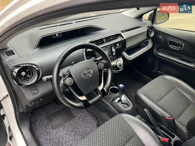 Белый Тойота Aqua, объемом двигателя 1.5 л и пробегом 61 тыс. км за 13200 $, фото 15 на Automoto.ua