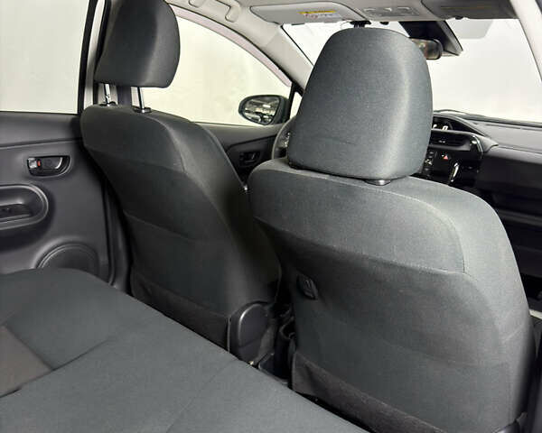 Білий Тойота Aqua, об'ємом двигуна 1.5 л та пробігом 87 тис. км за 13200 $, фото 43 на Automoto.ua