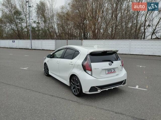 Білий Тойота Aqua, об'ємом двигуна 1.5 л та пробігом 42 тис. км за 14500 $, фото 6 на Automoto.ua