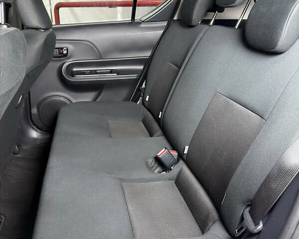 Білий Тойота Aqua, об'ємом двигуна 1.5 л та пробігом 87 тис. км за 13200 $, фото 38 на Automoto.ua