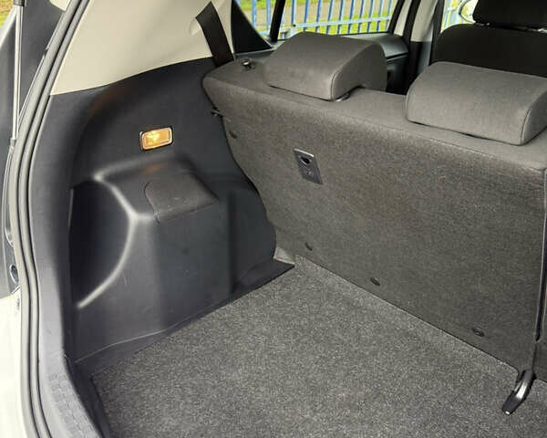 Білий Тойота Aqua, об'ємом двигуна 1.5 л та пробігом 86 тис. км за 12800 $, фото 58 на Automoto.ua