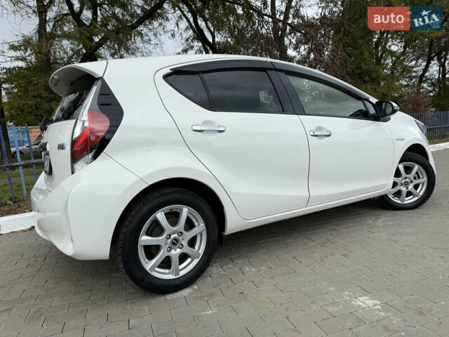 Білий Тойота Aqua, об'ємом двигуна 1.5 л та пробігом 86 тис. км за 12800 $, фото 29 на Automoto.ua