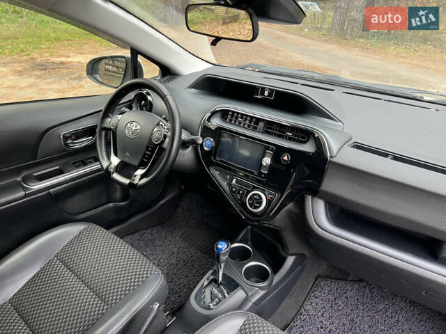 Белый Тойота Aqua, объемом двигателя 1.5 л и пробегом 61 тыс. км за 13200 $, фото 19 на Automoto.ua