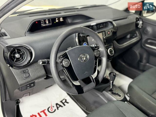 Білий Тойота Aqua, об'ємом двигуна 1.5 л та пробігом 87 тис. км за 13200 $, фото 22 на Automoto.ua