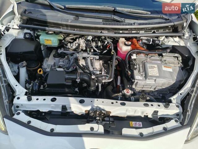 Белый Тойота Aqua, объемом двигателя 1.5 л и пробегом 73 тыс. км за 12900 $, фото 31 на Automoto.ua