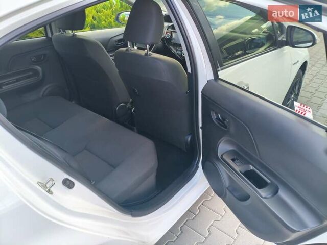 Белый Тойота Aqua, объемом двигателя 1.5 л и пробегом 73 тыс. км за 12900 $, фото 15 на Automoto.ua