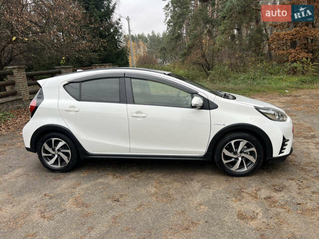 Белый Тойота Aqua, объемом двигателя 1.5 л и пробегом 61 тыс. км за 13200 $, фото 5 на Automoto.ua