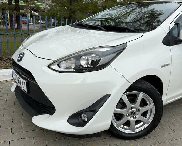 Білий Тойота Aqua, об'ємом двигуна 1.5 л та пробігом 86 тис. км за 12800 $, фото 17 на Automoto.ua