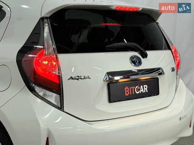 Білий Тойота Aqua, об'ємом двигуна 1.5 л та пробігом 87 тис. км за 13200 $, фото 21 на Automoto.ua
