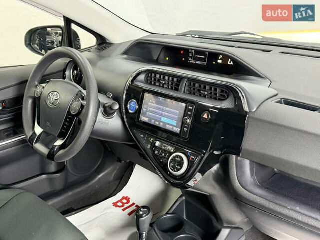 Білий Тойота Aqua, об'ємом двигуна 1.5 л та пробігом 87 тис. км за 13200 $, фото 36 на Automoto.ua