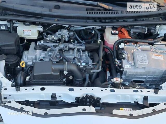 Білий Тойота Aqua, об'ємом двигуна 1.5 л та пробігом 105 тис. км за 13899 $, фото 51 на Automoto.ua