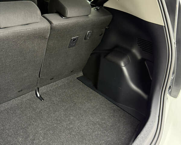 Білий Тойота Aqua, об'ємом двигуна 1.5 л та пробігом 86 тис. км за 12800 $, фото 60 на Automoto.ua