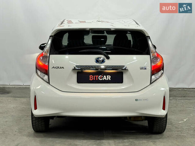 Білий Тойота Aqua, об'ємом двигуна 1.5 л та пробігом 87 тис. км за 13200 $, фото 15 на Automoto.ua