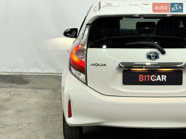 Білий Тойота Aqua, об'ємом двигуна 1.5 л та пробігом 87 тис. км за 13200 $, фото 16 на Automoto.ua