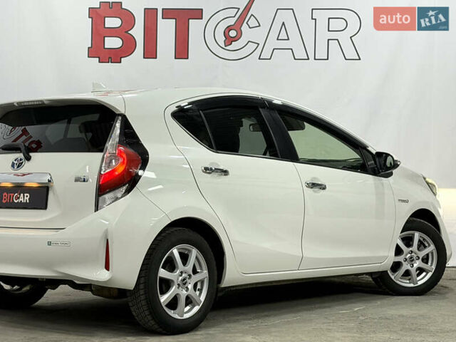 Білий Тойота Aqua, об'ємом двигуна 1.5 л та пробігом 87 тис. км за 13200 $, фото 11 на Automoto.ua