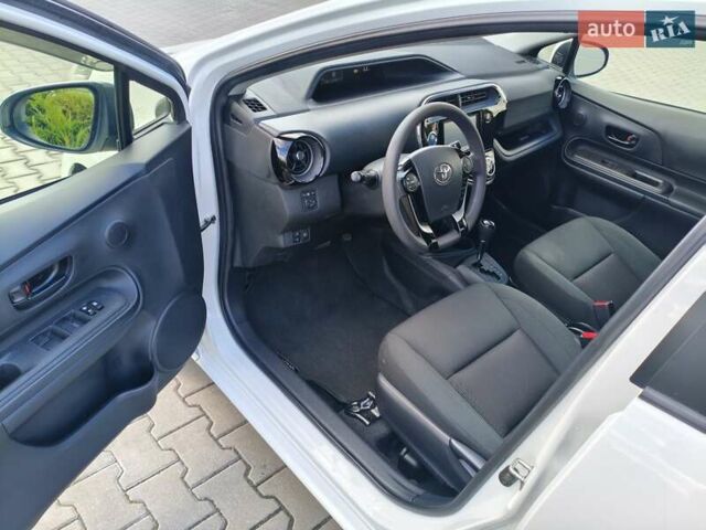 Белый Тойота Aqua, объемом двигателя 1.5 л и пробегом 73 тыс. км за 12900 $, фото 12 на Automoto.ua