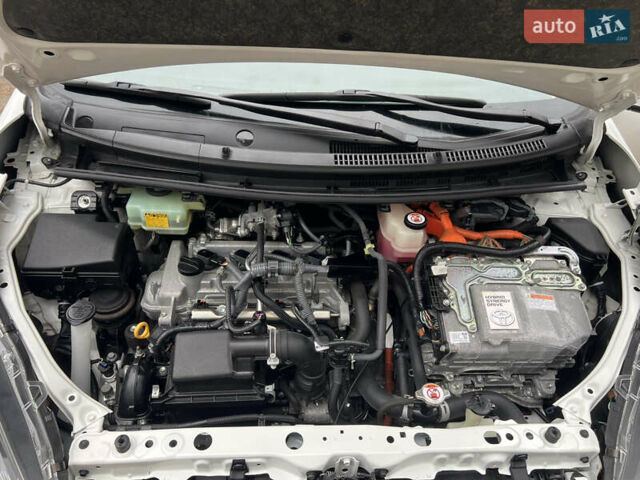 Белый Тойота Aqua, объемом двигателя 1.5 л и пробегом 61 тыс. км за 13200 $, фото 24 на Automoto.ua