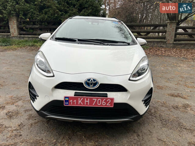 Белый Тойота Aqua, объемом двигателя 1.5 л и пробегом 61 тыс. км за 13200 $, фото 2 на Automoto.ua