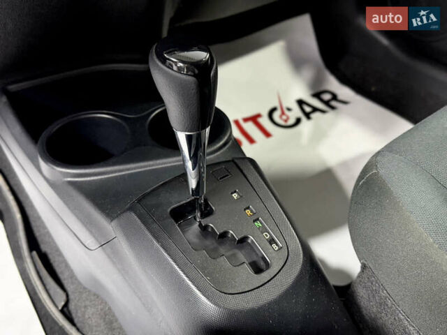 Білий Тойота Aqua, об'ємом двигуна 1.5 л та пробігом 87 тис. км за 13200 $, фото 27 на Automoto.ua