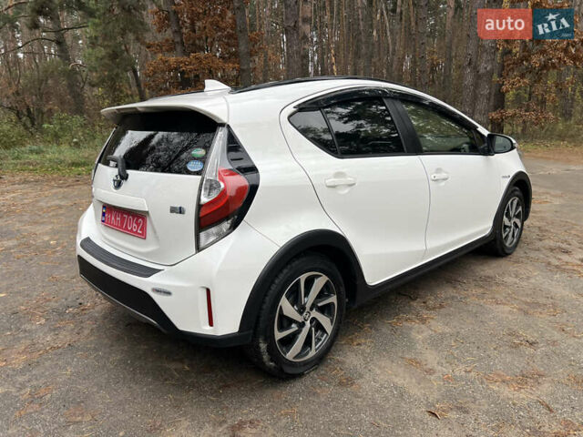 Белый Тойота Aqua, объемом двигателя 1.5 л и пробегом 61 тыс. км за 13200 $, фото 6 на Automoto.ua