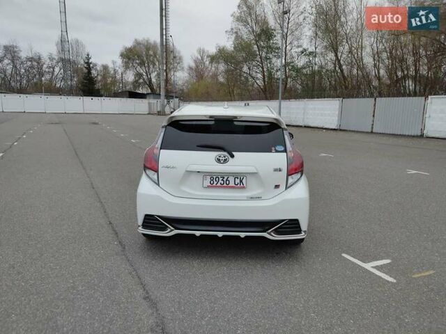 Білий Тойота Aqua, об'ємом двигуна 1.5 л та пробігом 42 тис. км за 14500 $, фото 5 на Automoto.ua