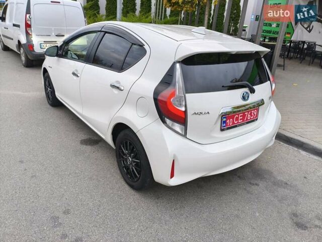 Белый Тойота Aqua, объемом двигателя 1.5 л и пробегом 73 тыс. км за 12900 $, фото 38 на Automoto.ua