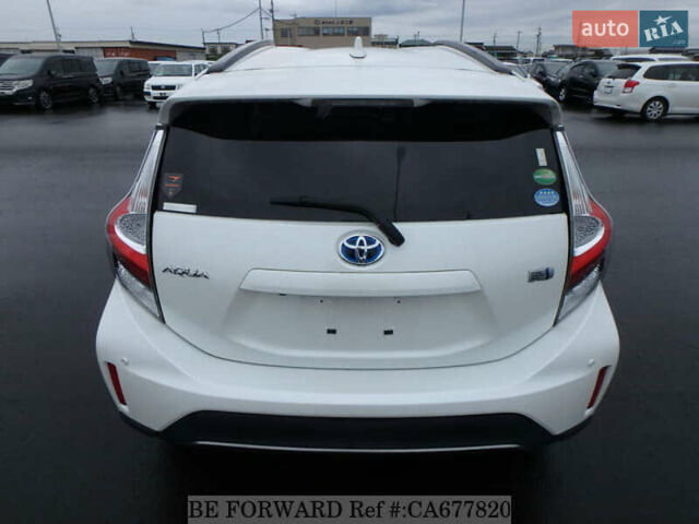 Белый Тойота Aqua, объемом двигателя 1.5 л и пробегом 27 тыс. км за 13500 $, фото 4 на Automoto.ua