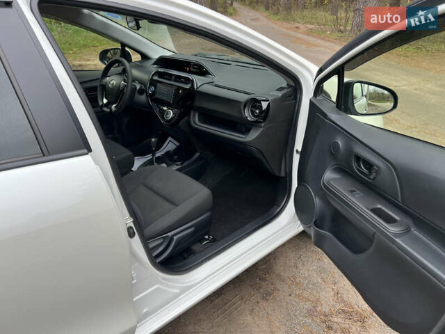 Білий Тойота Aqua, об'ємом двигуна 1.5 л та пробігом 61 тис. км за 13200 $, фото 17 на Automoto.ua