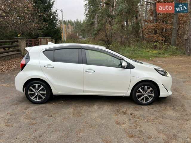 Білий Тойота Aqua, об'ємом двигуна 1.5 л та пробігом 61 тис. км за 13200 $, фото 7 на Automoto.ua