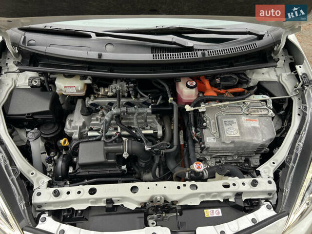 Білий Тойота Aqua, об'ємом двигуна 1.5 л та пробігом 61 тис. км за 13200 $, фото 25 на Automoto.ua