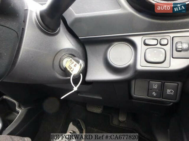 Белый Тойота Aqua, объемом двигателя 1.5 л и пробегом 27 тыс. км за 13500 $, фото 44 на Automoto.ua