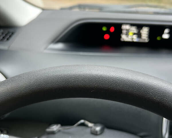 Білий Тойота Aqua, об'ємом двигуна 1.5 л та пробігом 61 тис. км за 13200 $, фото 27 на Automoto.ua