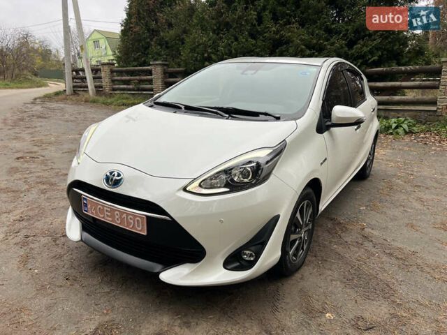 Білий Тойота Aqua, об'ємом двигуна 1.5 л та пробігом 61 тис. км за 13200 $, фото 2 на Automoto.ua