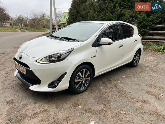 Білий Тойота Aqua, об'ємом двигуна 1.5 л та пробігом 61 тис. км за 13200 $, фото 1 на Automoto.ua