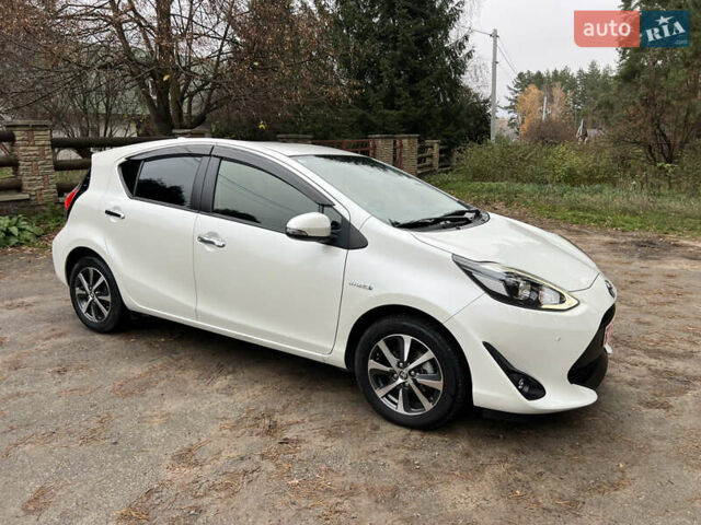 Білий Тойота Aqua, об'ємом двигуна 1.5 л та пробігом 61 тис. км за 13200 $, фото 6 на Automoto.ua